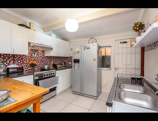 4 BEDROOM FREEHOLD SOLD IN RICHMOND ESTATE